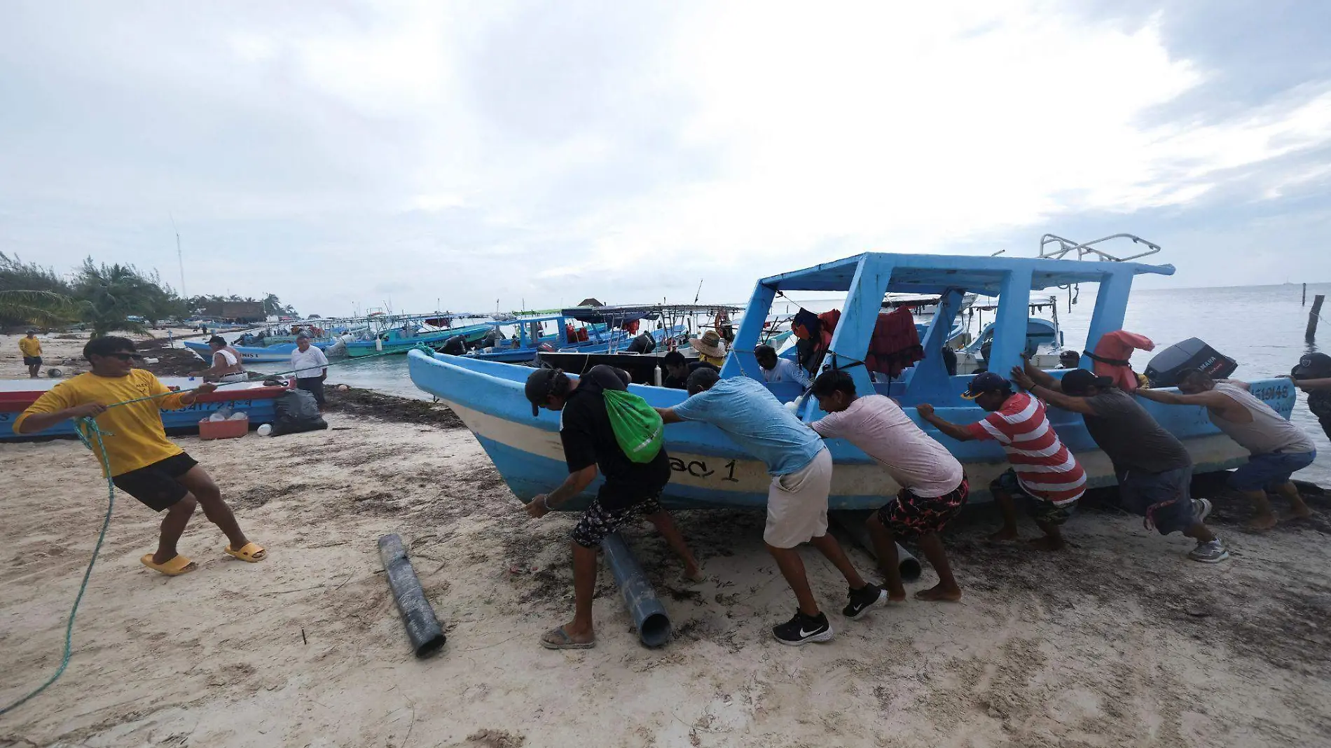 Huracan Milton se acerca a peninsula de Yucatan